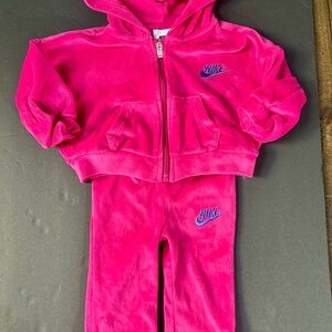 Nike Baby Girls Logo Velour Hoodie & Joggers 2 Piece Set, 12 Month, Per-Owned